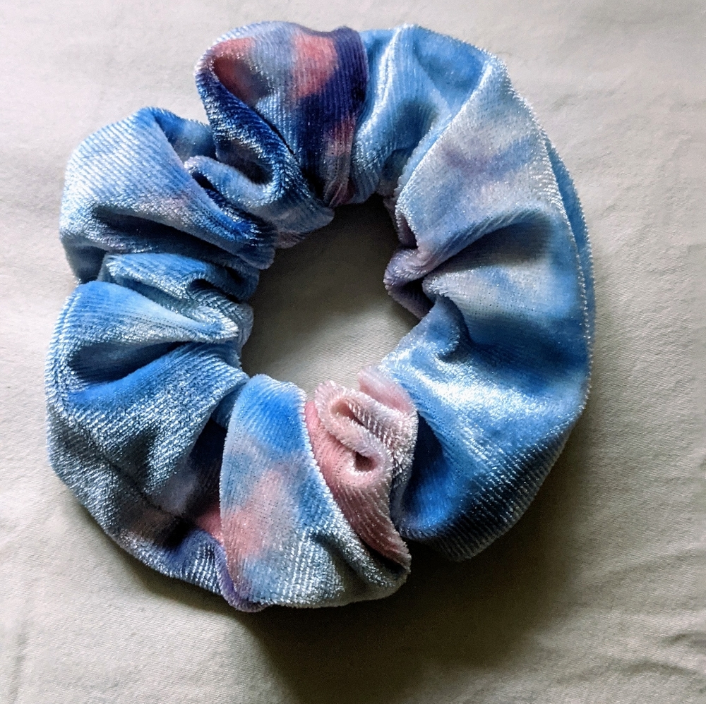 Scrunchie zipper stash